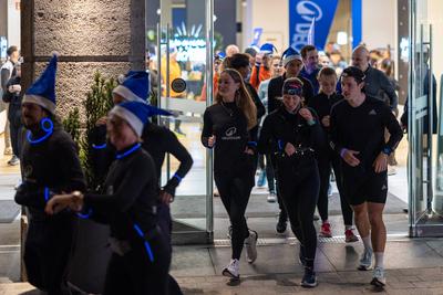 Start des Decathlon Social Run zur Filialer?ffnung, N?rnberg, 13.11.2025-stock-foto