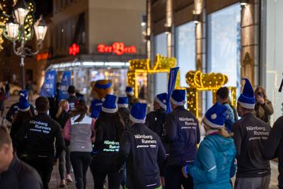 Start des Decathlon Social Run zur Filialer?ffnung, N?rnberg, 13.11.2025-stock-foto