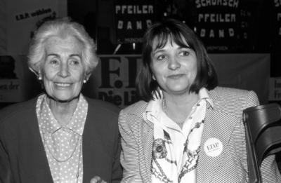 Hildegard Hamm Br?cher li und Bundesministerin der Justiz Sabine Leutheusser Schnarrenberger bei-stock-foto