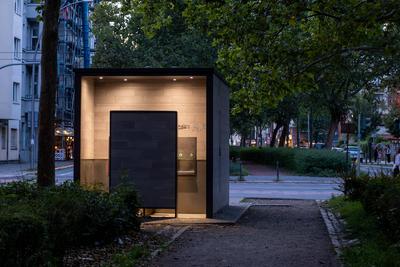 ?ffentliche Toilette in Berlin-stock-foto