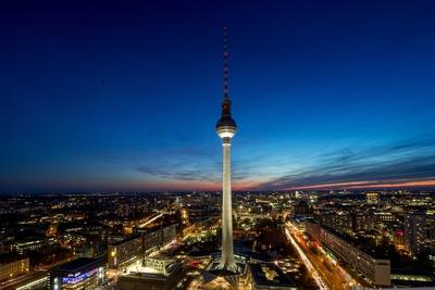 Bildnummer: 60666024  Datum: 01.11.2013  Copyright: imago/Hoch Zwei Stock/AngererBerlin Fernsehturm Berlin, Berliner, Hauptstadt, Stadt, city, cities, Staedte, Europa, europe, tagsueber, Aussenaufnahme, draussen, Innenstadt, Alexanderplatz, Deutschland, germany, Europa, europe, Architektur, Stadtzentrum, Ostberlin, Ostberliner, Stadtmitte, Stadt, citiy, cities, Staedte, Bauwerke, building, buildings, place, oeffentlicher, oeffentliche Plaetze, Fernsehturm in Berlin, Berliner, Fernsehtuerme, Kommunikation, Sendeturm, Kugel, tower, Stadt, city, Sendemast, communication, Turm, tower, towers, Tuerme, Marx-Engels-Forum, Wahrzeichen, Sehenswuerdigkeit, Nachtaufnahme, Karl Liebknecht Strasse, Mitte, Gesellschaft REISE GER xcb x0x 2013 quer Aufmacher Deutschland VersandImagoHenning Architektur  60666024 Date 01 11 2013 Copyright Imago vertical Two Stick Angerer Berlin TV tower Berlin Berlin Capital City City CITIES Cities Europe Europe during daytime Outside view outside Inner city Alexanderplatz Germany Germany Europe Europe Architecture City East Berlin East Berlin City Centre City citiy CITIES Cities Structures Building Buildings Place Public public Places TV tower in Berlin Berlin Fernsehtuerme Communication Transmission tower Ball Tower City City Broadcasting mast Communication Tower Tower Towers Towers Marx Engels Forum Landmark Tourist spot Night Karl Liebknecht Road centre Society travel ger  x0x 2013 horizontal Highlight Germany  Architecture-stock-foto