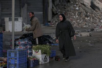 Gaza University Students Head to Their Campuses Despite Heavy Rain and Winter Weather-stock-foto