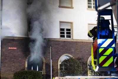 Geb?udebrand in Mainz nach Explosion-stock-foto