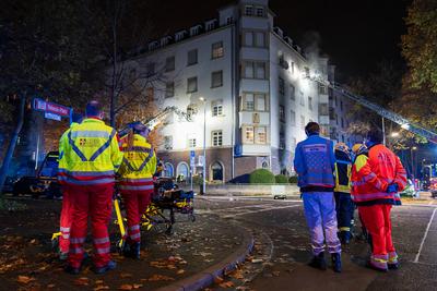 Geb?udebrand in Mainz nach Explosion-stock-foto