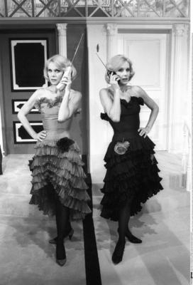 Alice (re.) und Ellen Kessler 08/88 rag Alice (re.) und Ellen Kessler im Theater-Lustspiel Poker mit Herz im August 198-stock-foto