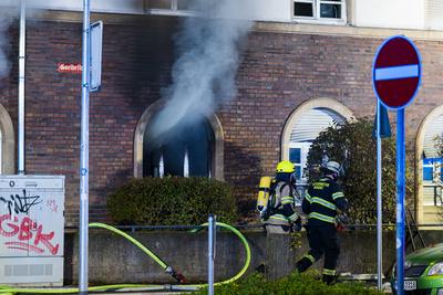 Geb?udebrand in Mainz nach Explosion-stock-foto