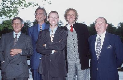 v.li.: J. Doetz, H. Schmidt, F. Kogel, T. Gottschalk, H. Grimm 05/95 pp Mann Fernsehen TV Medien seri?s Anzug quer halb-stock-foto