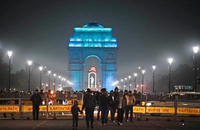 India Gate Illuminated In Teal Blue To Mark The World Cervical Cancer Elimination Day-stock-foto