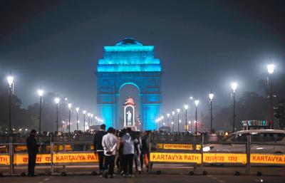 India Gate Illuminated In Teal Blue To Mark The World Cervical Cancer Elimination Day-stock-foto