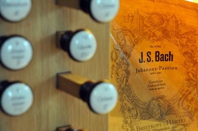 Deckblatt der Johannes-Passion auf der Hauptorgel der evangelisch-lutherischen Marktkirche in Hannover (Foto vom 15.03.-stock-foto