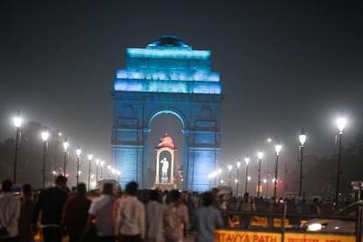 India Gate Illuminated In Teal Blue To Mark The World Cervical Cancer Elimination Day-stock-foto