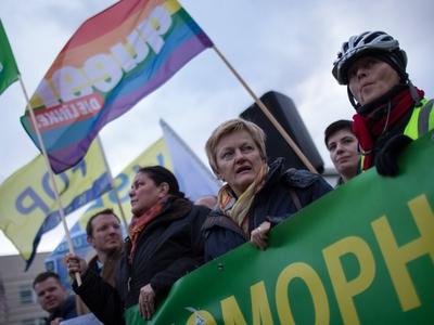 Proteste gegen Homophobie in Russland. W?hrend der Er?ffnung der Olympischen Winterspiele in Sotschi protestieren mehrer-stock-foto