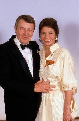 Theater Ein netter Herr Retro zum Tod von G?nther Ungeheuer 1989 G?nther Ungeheuer und Karin Eickelbaum Fotoshooting Ein-stock-foto