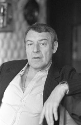 Bildnummer: 56661867  Datum: 01.03.1984  Copyright: imago/teutopressG?nther Ungeheuer (Schauspieler) 03/84 - G?nther Ungeheuer im M?rz 1984 Deutschland deutsch Deutscher Mann Schauspiel TV Fernsehen Film Innenaufnahme innen Gespr?ch Interview kurzhaarig leger Jackett Hemd German actor hoch halb Portrait sitzend sitzen l?ssig relaxt entspannt reden redend sprechen sprechend gestikulieren gestikulierend neutral nachdenklich sw People Shooting x0x xsk 1984 hoch Aufmacher  56661867 Date 01 03 1984 Copyright Imago teutopress G?nther Monsters Actor 03 84 G?nther Monsters in March 1984 Germany German German Man Acting TV Television Film Interior shot indoors Conversation Interview short casual Jacket Shirt German Actor vertical half Portrait seated sit casually relaxed relaxed Speeches speaking talk Spoken gesticulate gesticulating neutral contemplative black and white Celebrities Shooting x0x xSK 1984 vertical Highlight-stock-foto