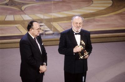 Kurt Masur re mit Hans Dietrich Genscher 12 90 h?r Kurt Masur und Hans Dietrich Genscher im Dezem-stock-foto