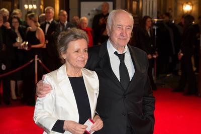 Armin Mueller Stahl mit Frau Frau Gabriele Scholz Wiedereroeffnung der Staatsoper Unter den Linden-stock-foto