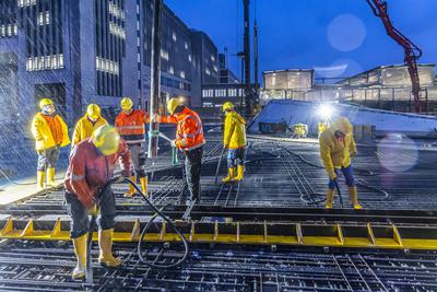 Das Dach ist geschlossen, der Rohbau des neuen Stuttgarter Hauptbahnhofs fertig gestellt. Zwei Jahre bevor die ersten Z?-stock-foto