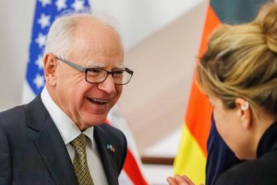 US-Gouverneur von Minnesota Tim Walz in NRW-stock-foto