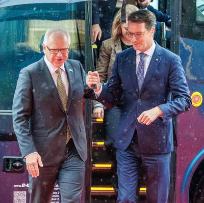 US-Gouverneur von Minnesota Tim Walz in NRW-stock-foto