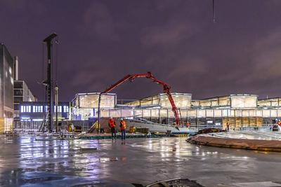 Das Dach ist geschlossen, der Rohbau des neuen Stuttgarter Hauptbahnhofs fertig gestellt. Zwei Jahre bevor die ersten Z?-stock-foto