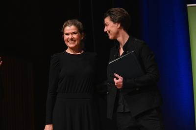 Entertainment Themen der Woche KW12 Entertainment Bilder des Tages Die Moderatorin Anke Engelke und Die Autorin Carolin-stock-foto