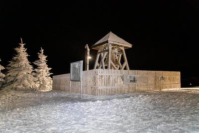 Schnee, Schneeverwehungen und Frost: Winter hat Deutschland weiterhin fest im Griff / Minus 6 Grad und verschneite Landschaft auf dem Fichtelberg in Sachsen / Neuschnee auch in den westlichen Mittelgebirgen und an den Alpen-stock-foto