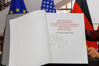 US-Gouverneur von Minnesota Tim Walz in NRW-stock-foto