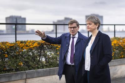Johann Wadephul und Yvette Cooper-stock-foto