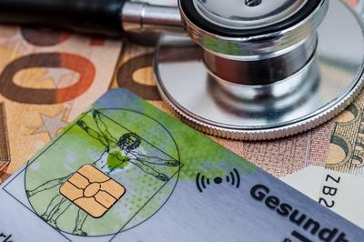 Gesundheitskarte G2 - Erh?hung der Kassenbeitr?ge der GKV 2025-stock-foto