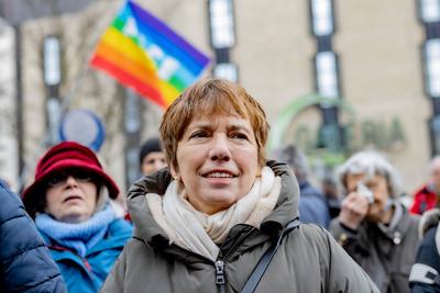 Theologin und ehemalige EKD Ratsvorsitzende Margot KÄßMANN bei der Kundgebung - Aktionswochenende öStoppt das Töten für-stock-foto