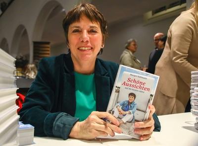 News Bilder des Tages Gross Gerau 22 02 2019 Margot K??mann liest in der Stadtkirche aus ihrem Buch-stock-foto