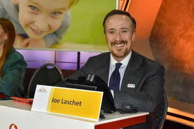 ABB/ Joe Laschet zu Gast am Spendentelefon im RTL Studio beim Charity zum 30.Geburtstag des RTL Spendenmarathon - wir helfen Kindern bei RTL Deutschland am 21.11.2025 2.Spendentag in Koeln Deutz NRW Deutschland *** ABB Joe Laschet as a guest on the donation phone in the RTL studio at the charity for the 30th anniversary of the RTL Spendenmarathon wir helfen Kindern bei RTL Deutschland on 21 11 2025 2 Donation day in Cologne Deutz NRW Germany-stock-foto