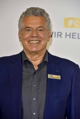 ABB/ J?rgen Juergen Hingsen ex 10 Kaempfer zu Gast auf dem roten Teppich im RTL Studio beim Charity zum 30.Geburtstag des RTL Spendenmarathon - wir helfen Kindern bei RTL Deutschland am 21.11.2025 2.Spendentag in Koeln Deutz NRW Deutschland *** ABB J?rgen Juergen Hingsen ex 10 Kaempfer as a guest on the red carpet in the RTL studio at the charity for the 30th anniversary of the RTL Spendenmarathon wir helfen Kindern bei RTL Deutschland on 21 11 2025 2 donation day in Cologne Deutz NRW Germany-stock-foto