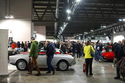 The public turnout was large at the Milano Autoclassica.-stock-foto