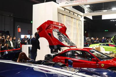 The public turnout was large at the Milano Autoclassica.-stock-foto