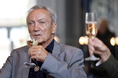 Schauspieler Udo Kier bei seiner Eintragung ins G?stebuch der Stadt K?ln. Der geb?rtige K?lner kam am 14. Oktober 1944 i-stock-foto