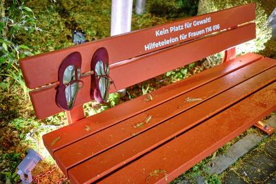 Installation Orange Day, eine Installation zum Tag gegen Gewalt an Frauen, installation Orange Day, an installation for the Day Against Violence Against Women-stock-foto