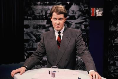 Der Journalist und Moderator Ulrich Meyer am Pult der RTL plus Sendung Explosiv Der heisse Stuhl ca-stock-foto