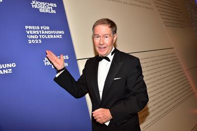 Entertainment Bilder des Tages Preis f?r Verst?ndigung und Toleranz 2023 Ulrich Meyer, TV Journalist Ankunft, blauer Tep-stock-foto