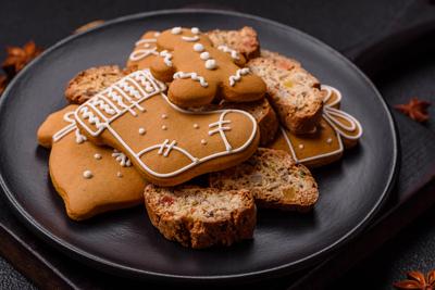 Weihnachts-Cantuccini mit N?ssen und kandierten Fr?chten, Lebkuchen-stock-foto