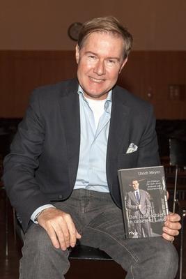 Erfurt // 19. Erfurter Herbstlese // Das 19. Literaturfestival des Vereins Erfurter Herbstlese Ulrich Meyer: Das l?uft-stock-foto