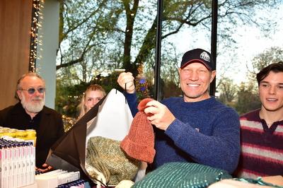 5.te Charity  Promi Pack im BIKINI-stock-foto