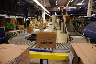 Deutschland, Wuppertal, 02.06.2010 Produktion des Staubsauger Modell Kobold VK 140 im Werk Wuppertal Foto: die fertigen-stock-foto