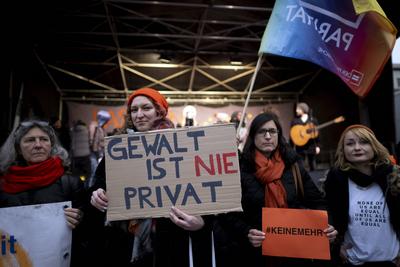 Protest Gewalt an Frauen-stock-foto
