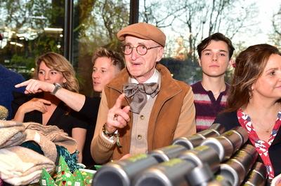 5.te Charity  Promi Pack im BIKINI-stock-foto