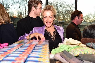 5.te Charity  Promi Pack im BIKINI-stock-foto