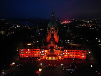 Hannover setzt sichtbares Signal gegen Gewalt?Orange Day? ? Stadt erstrahlt in kr?ftigem Orange-stock-foto