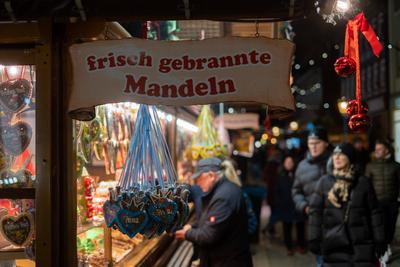 05.12.2024 In Wernigerode im Landkreis Harz in Sachsen-Anhalt lockt der Weihnachtsmarkt auch in diesem Jahr wieder unz?h-stock-foto