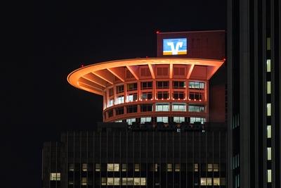 Die DZ Bank anl?sslich des Orange Day am 25.11.2025-stock-foto