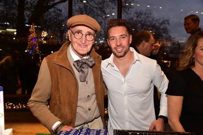 5.te Charity  Promi Pack im BIKINI-stock-foto